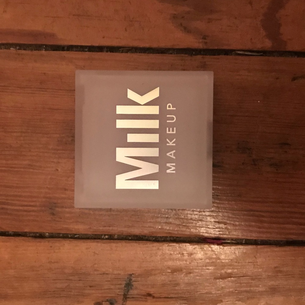 Milk Makeup Holographic Highlighting Powder